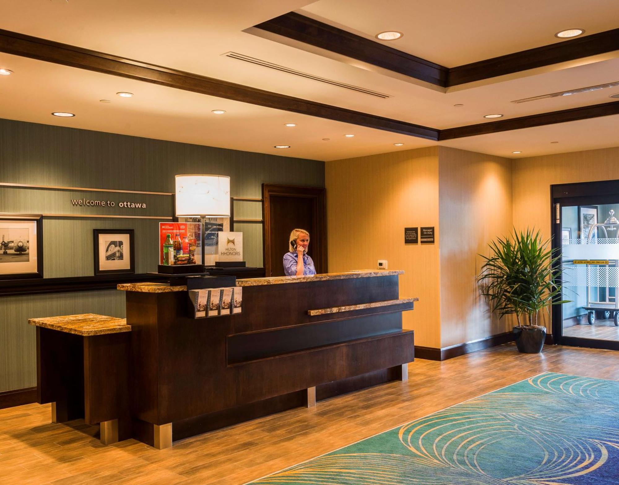 Hampton Inn By Hilton Ottawa Airport Ngoại thất bức ảnh